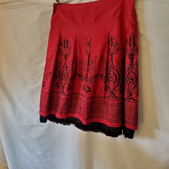 Apt 9 Red & Black Floral Boho Layered Skirt, Size 8 - Picture 2 of 8